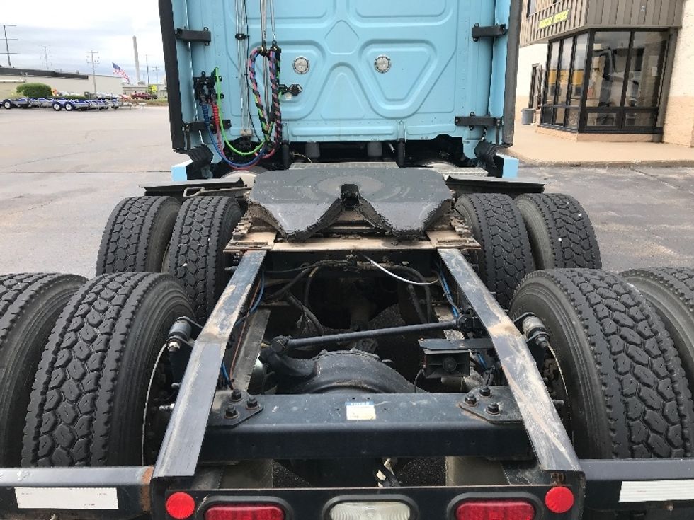 Sleeper Tractor-Heavy Duty Tractors-Freightliner-2020-T12664ST-Milwaukee-WI-499,030\n\t\tmiles-$ 58,000 - Image 6