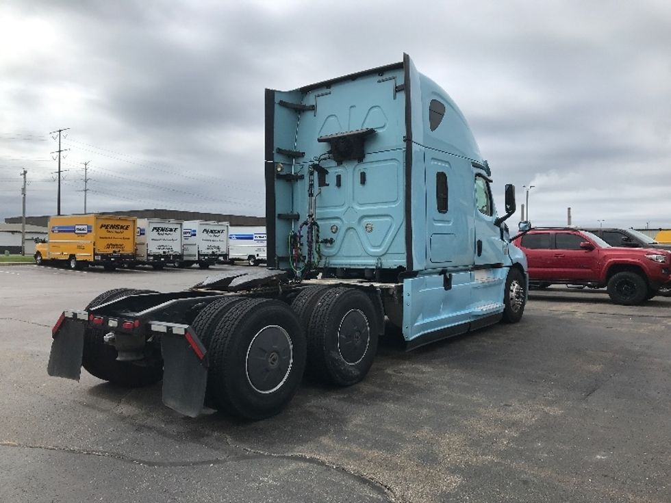 Sleeper Tractor-Heavy Duty Tractors-Freightliner-2020-T12664ST-Milwaukee-WI-499,030\n\t\tmiles-$ 58,000 - Image 7