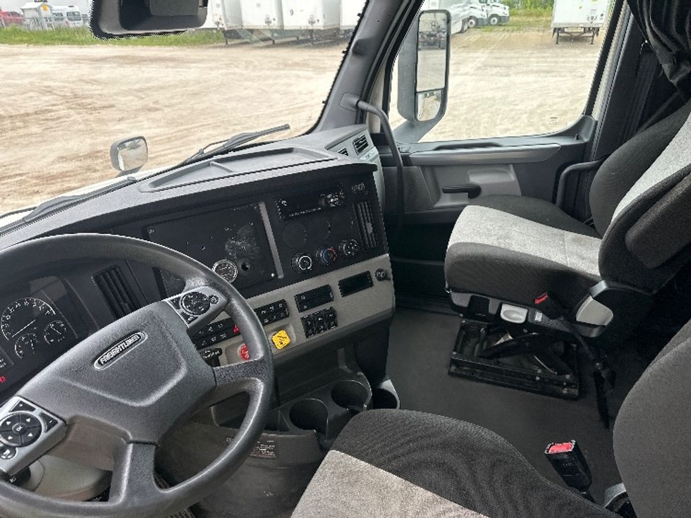 Sleeper Tractor-Heavy Duty Tractors-Freightliner-2020-T12664ST-Milwaukee-WI-531,779\n\t\tmiles-$ 58,500 - Image 10
