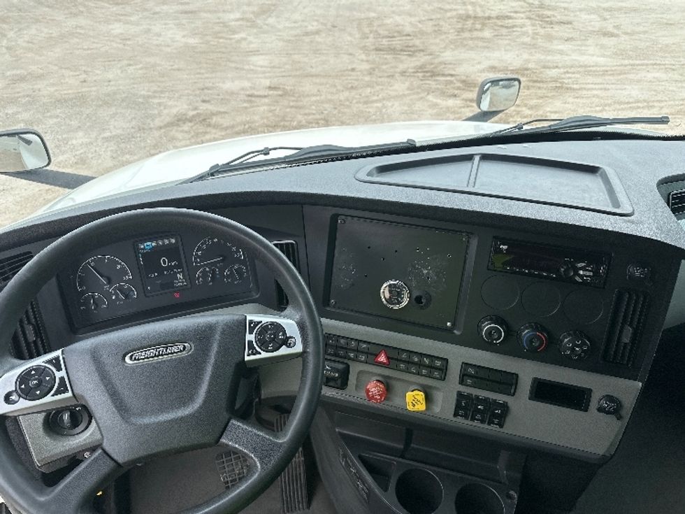 Sleeper Tractor-Heavy Duty Tractors-Freightliner-2020-T12664ST-Milwaukee-WI-531,779\n\t\tmiles-$ 58,500 - Image 11