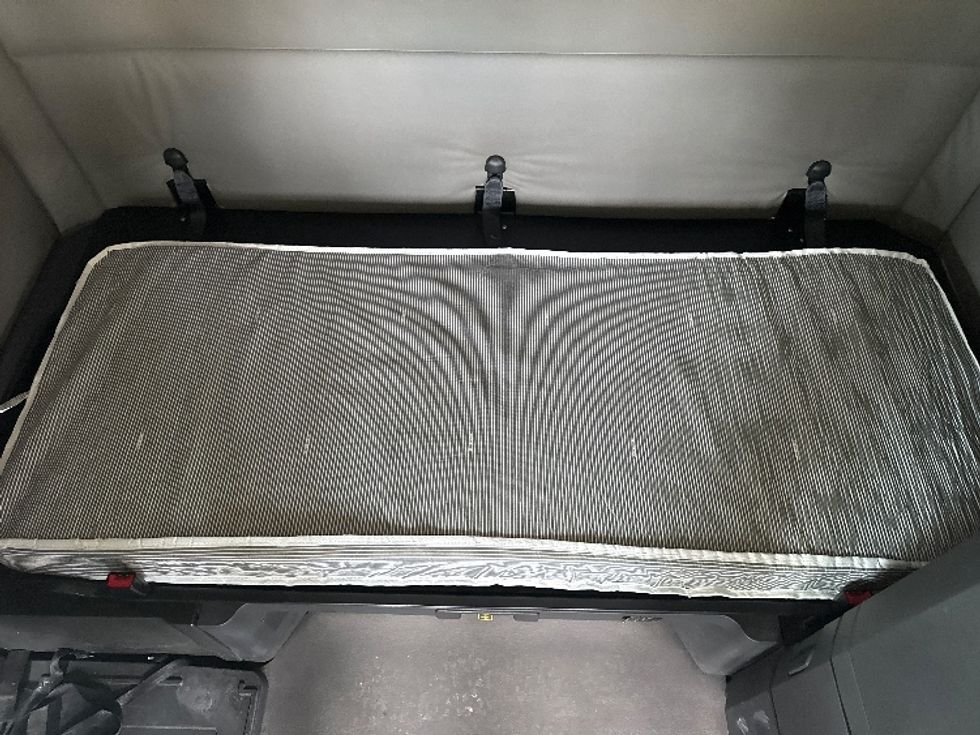 Sleeper Tractor-Heavy Duty Tractors-Freightliner-2020-T12664ST-Milwaukee-WI-531,779\n\t\tmiles-$ 58,500 - Image 17