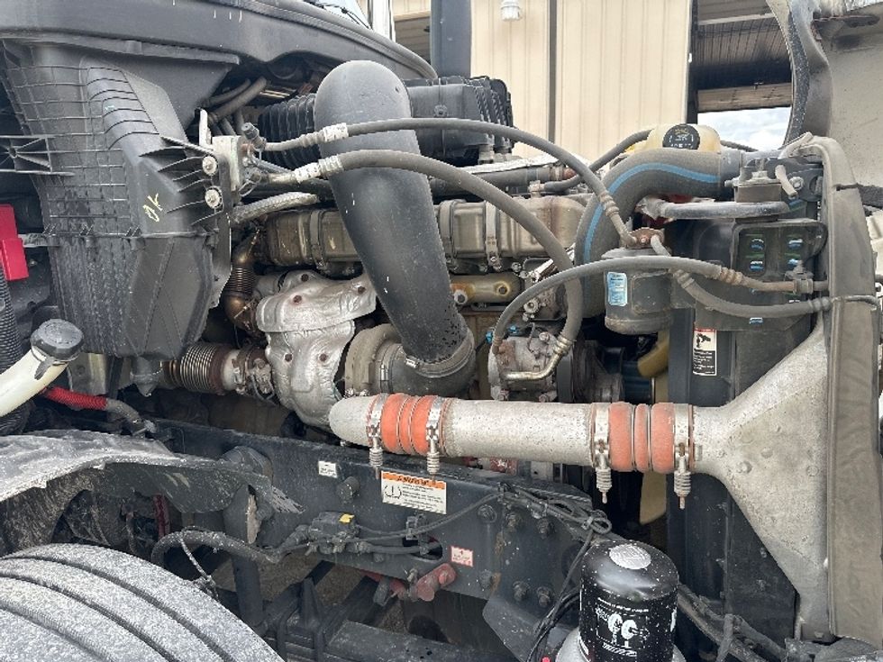 Sleeper Tractor-Heavy Duty Tractors-Freightliner-2020-T12664ST-Milwaukee-WI-531,779\n\t\tmiles-$ 58,500 - Image 20