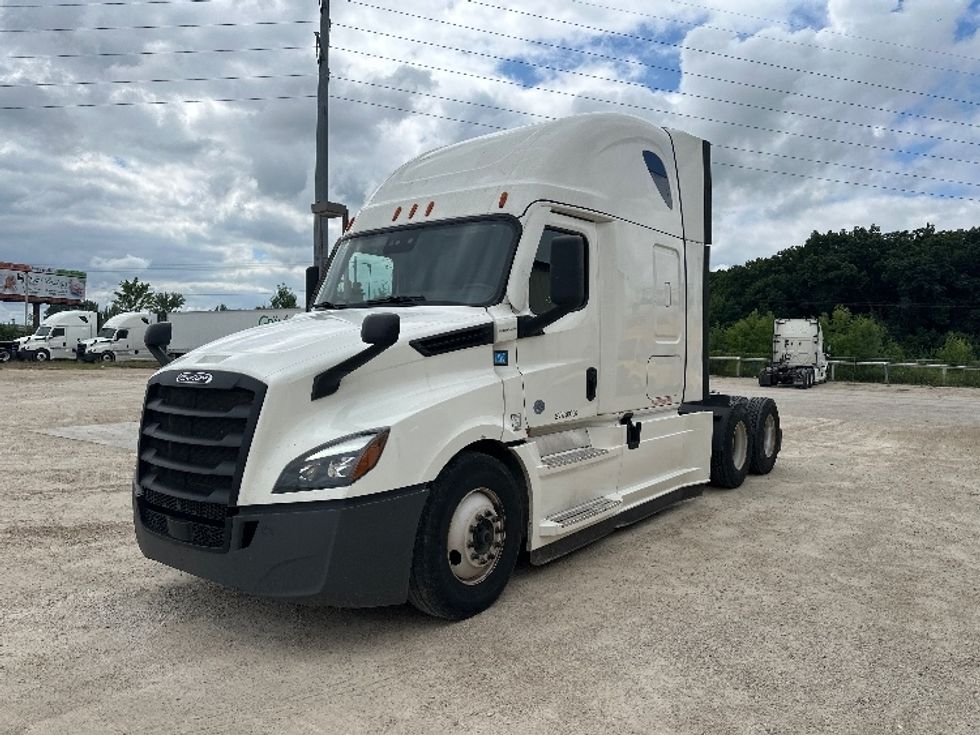 Sleeper Tractor-Heavy Duty Tractors-Freightliner-2020-T12664ST-Milwaukee-WI-531,779\n\t\tmiles-$ 58,500 - Image 3