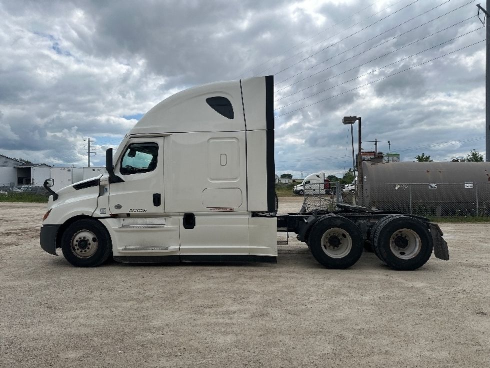 Sleeper Tractor-Heavy Duty Tractors-Freightliner-2020-T12664ST-Milwaukee-WI-531,779\n\t\tmiles-$ 58,500 - Image 4
