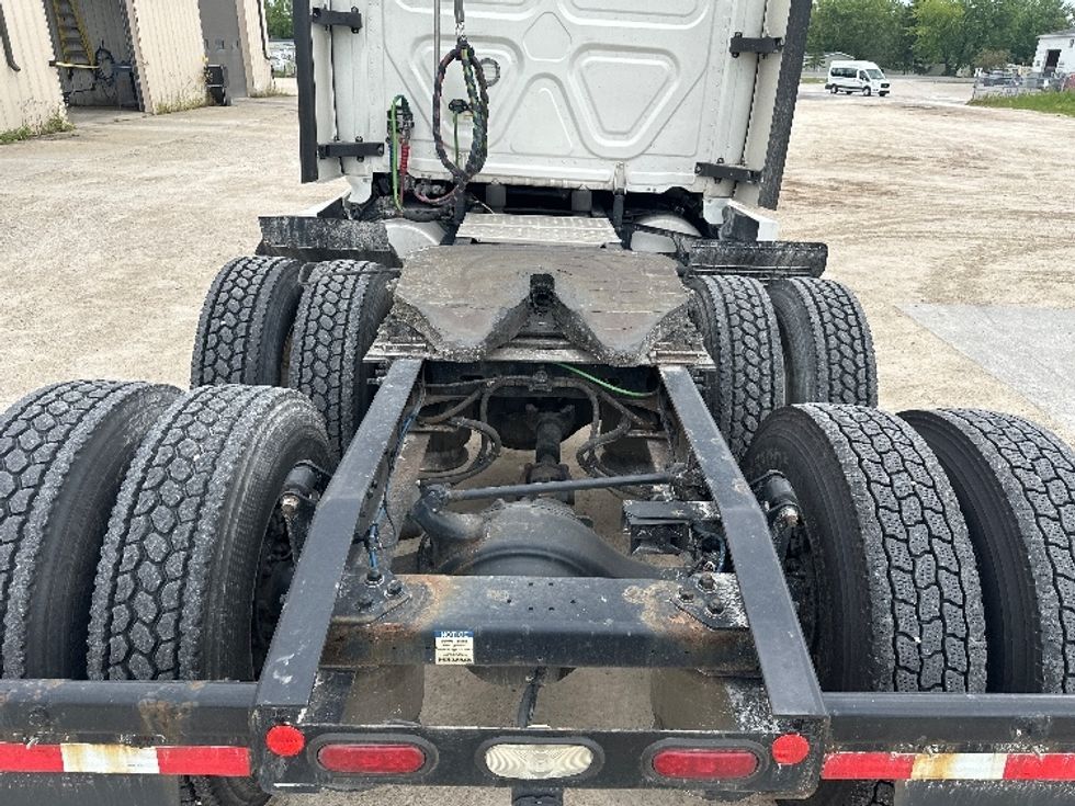 Sleeper Tractor-Heavy Duty Tractors-Freightliner-2020-T12664ST-Milwaukee-WI-531,779\n\t\tmiles-$ 58,500 - Image 6