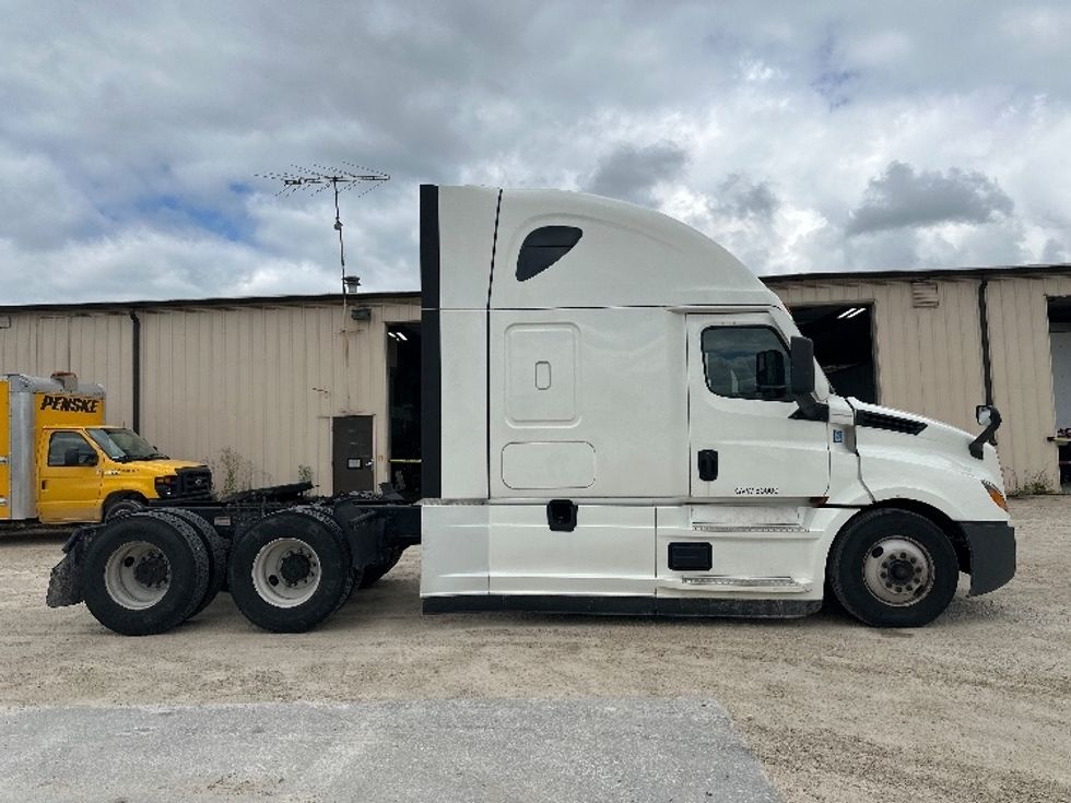 Sleeper Tractor-Heavy Duty Tractors-Freightliner-2020-T12664ST-Milwaukee-WI-531,779\n\t\tmiles-$ 58,500 - Image 8