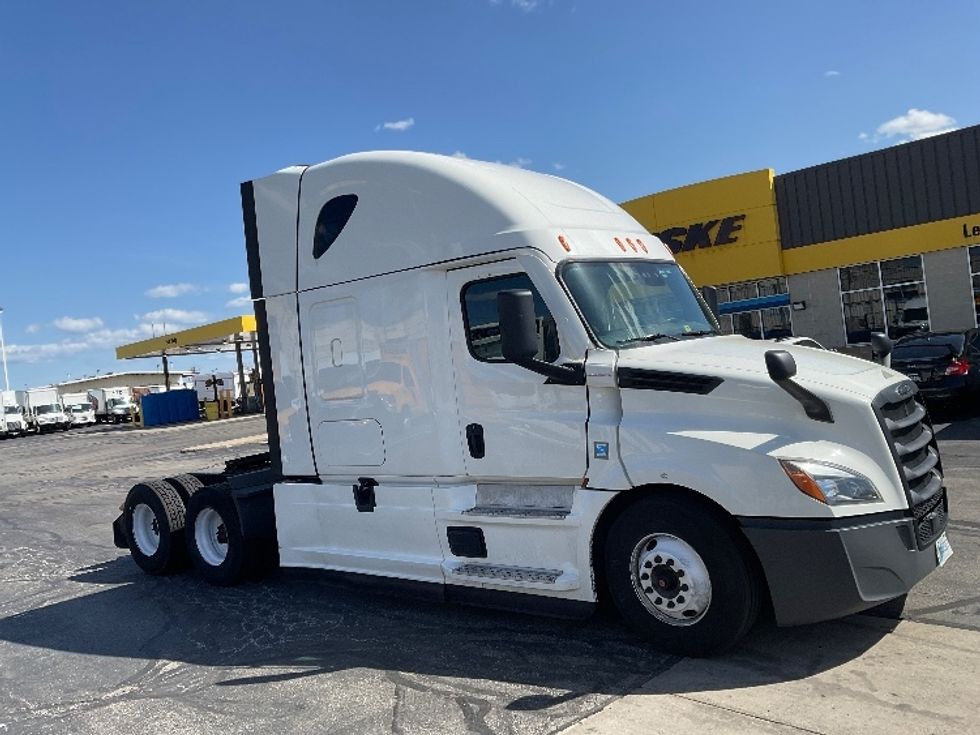 Sleeper Tractor-Heavy Duty Tractors-Freightliner-2020-T12664ST-Milwaukee-WI-559,543\n\t\tmiles-$ 56,250 - Image 1
