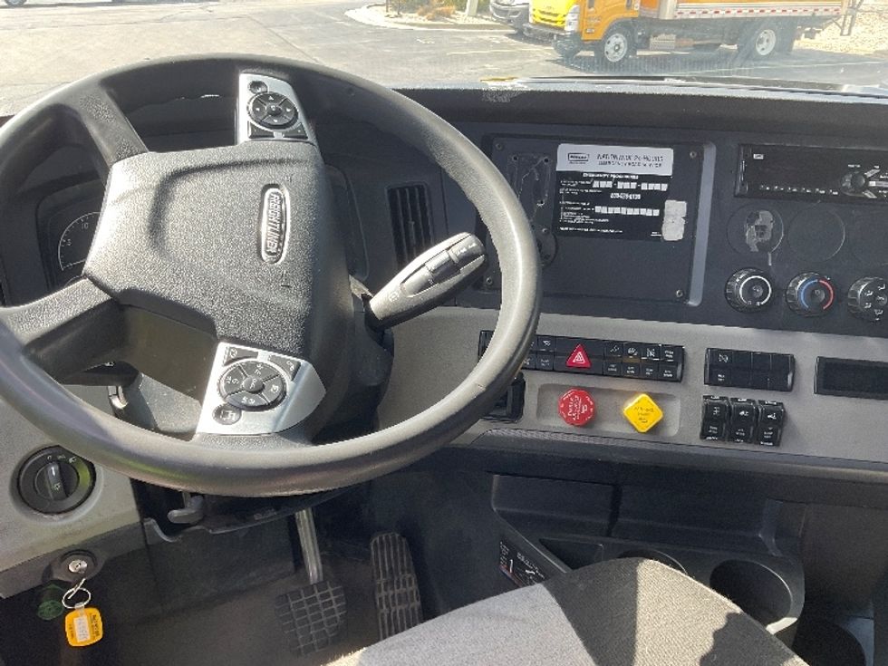 Sleeper Tractor-Heavy Duty Tractors-Freightliner-2020-T12664ST-Milwaukee-WI-559,543\n\t\tmiles-$ 56,250 - Image 12
