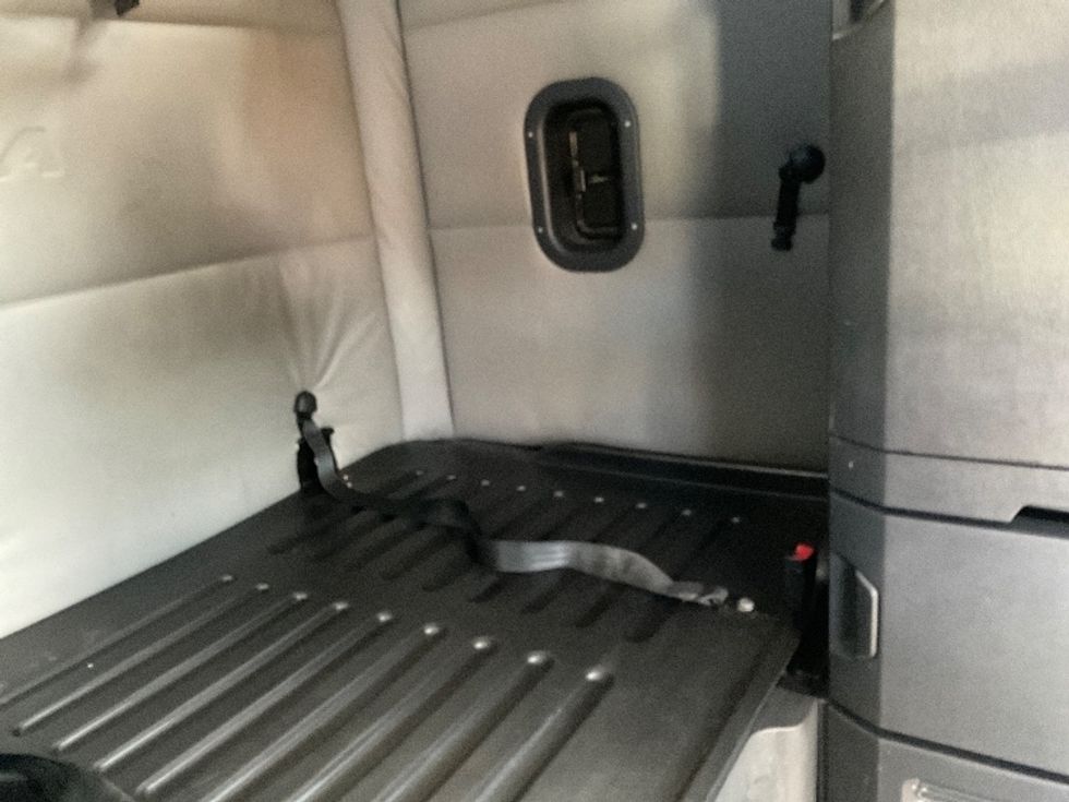 Sleeper Tractor-Heavy Duty Tractors-Freightliner-2020-T12664ST-Milwaukee-WI-559,543\n\t\tmiles-$ 56,250 - Image 17