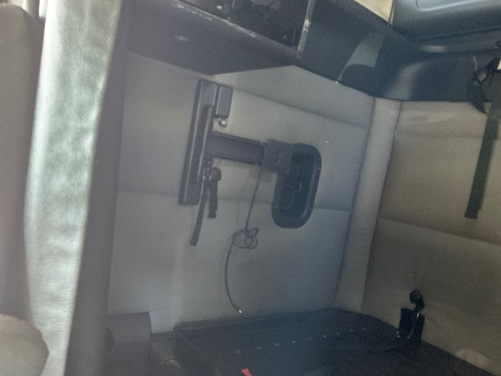 Sleeper Tractor-Heavy Duty Tractors-Freightliner-2020-T12664ST-Milwaukee-WI-559,543\n\t\tmiles-$ 56,250 - Image 18