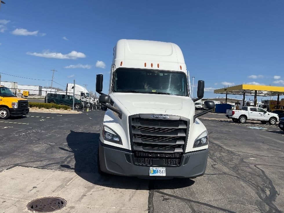 Sleeper Tractor-Heavy Duty Tractors-Freightliner-2020-T12664ST-Milwaukee-WI-559,543\n\t\tmiles-$ 56,250 - Image 2