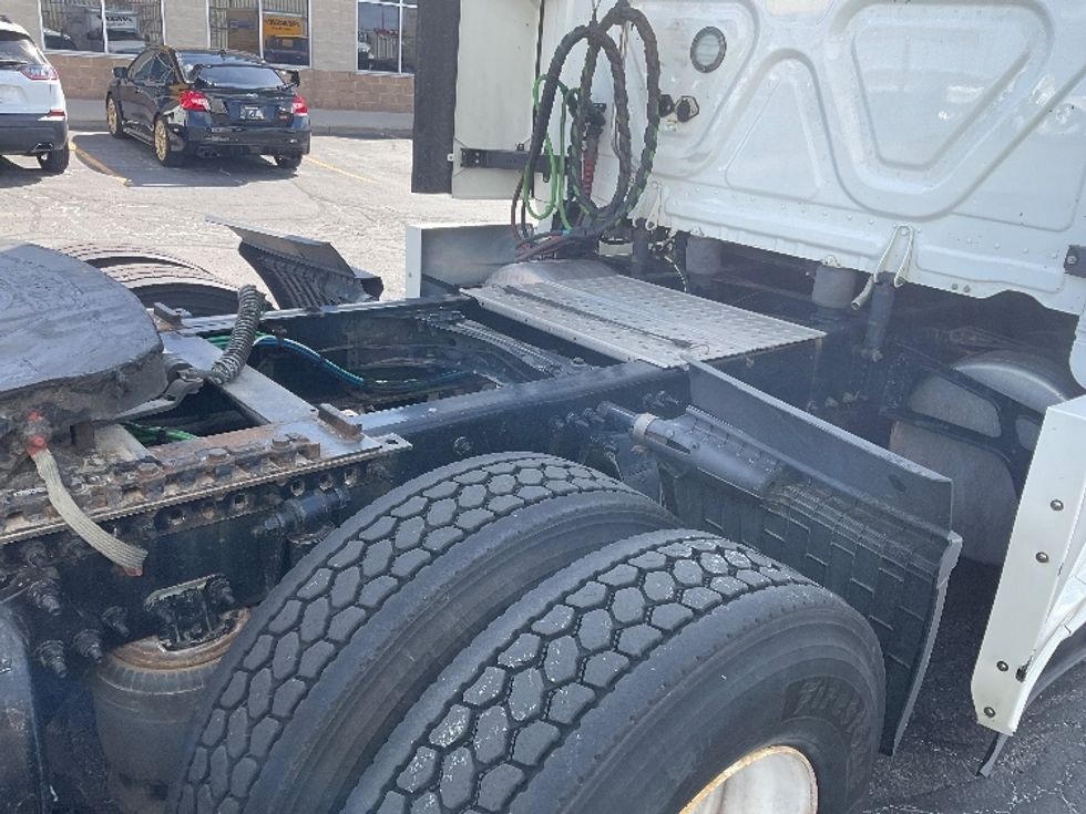 Sleeper Tractor-Heavy Duty Tractors-Freightliner-2020-T12664ST-Milwaukee-WI-559,543\n\t\tmiles-$ 56,250 - Image 22