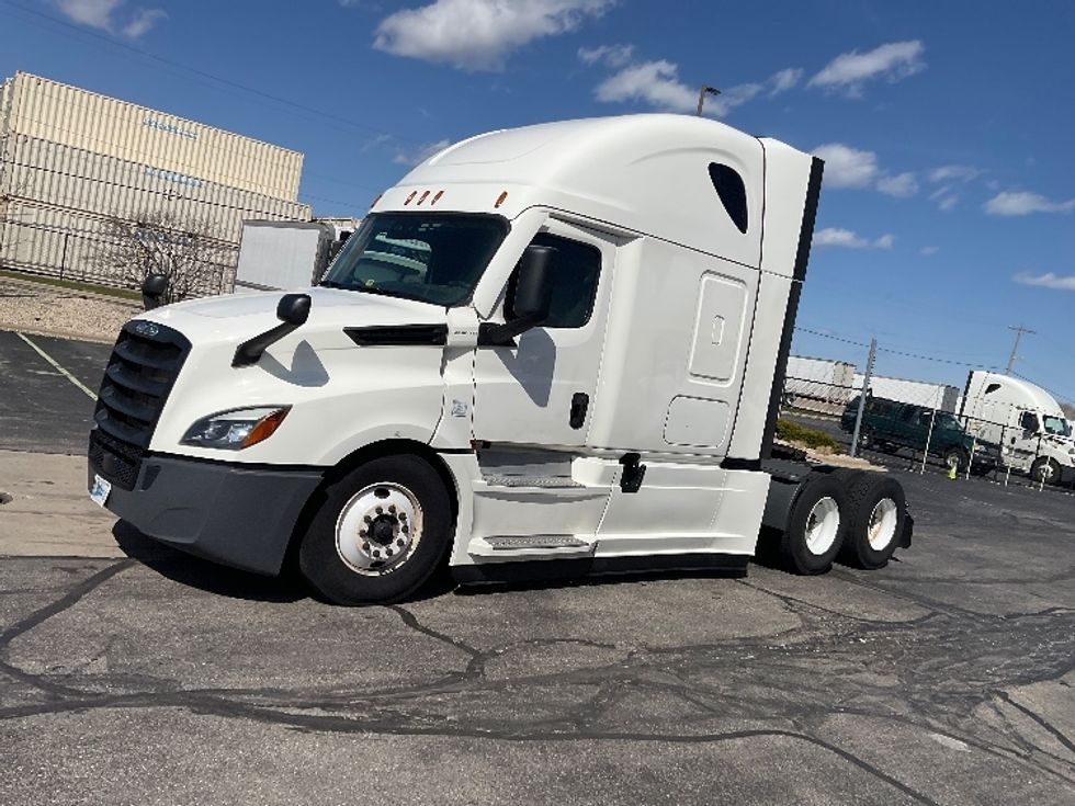 Sleeper Tractor-Heavy Duty Tractors-Freightliner-2020-T12664ST-Milwaukee-WI-559,543\n\t\tmiles-$ 56,250 - Image 3