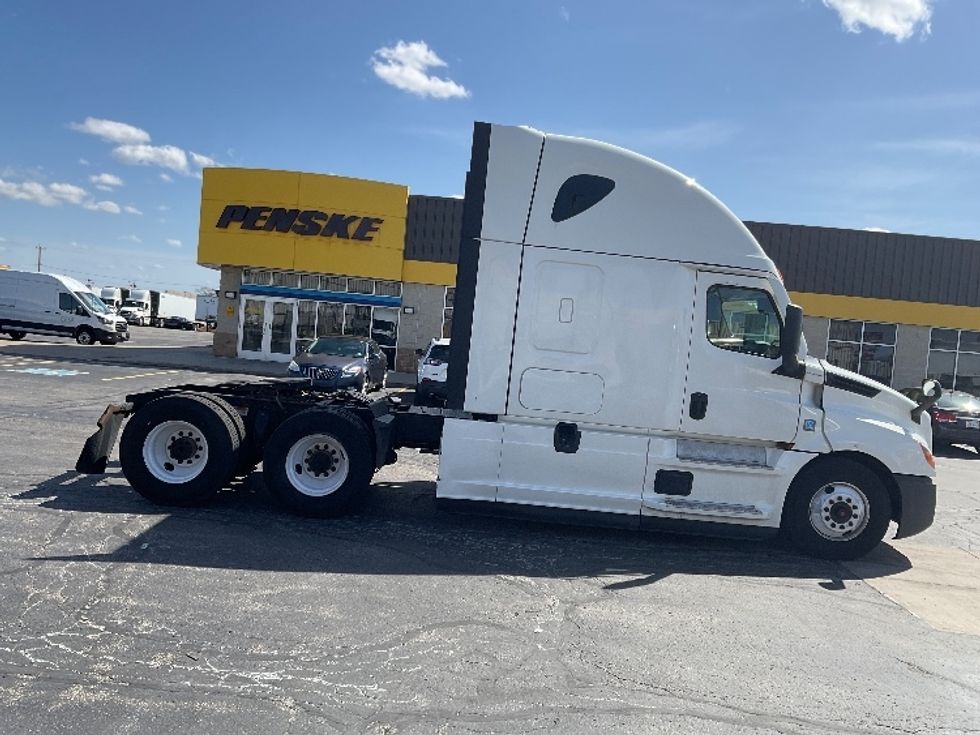 Sleeper Tractor-Heavy Duty Tractors-Freightliner-2020-T12664ST-Milwaukee-WI-559,543\n\t\tmiles-$ 56,250 - Image 8