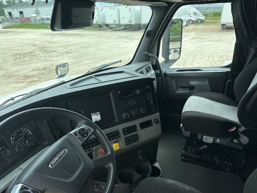 Sleeper Tractor-Heavy Duty Tractors-Freightliner-2020-T12664ST-Milwaukee-WI-582,362\n\t\tmiles-$ 54,250 - Image 10