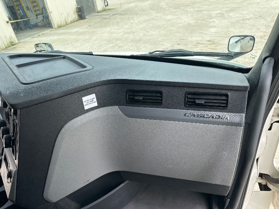 Sleeper Tractor-Heavy Duty Tractors-Freightliner-2020-T12664ST-Milwaukee-WI-582,362\n\t\tmiles-$ 54,250 - Image 14