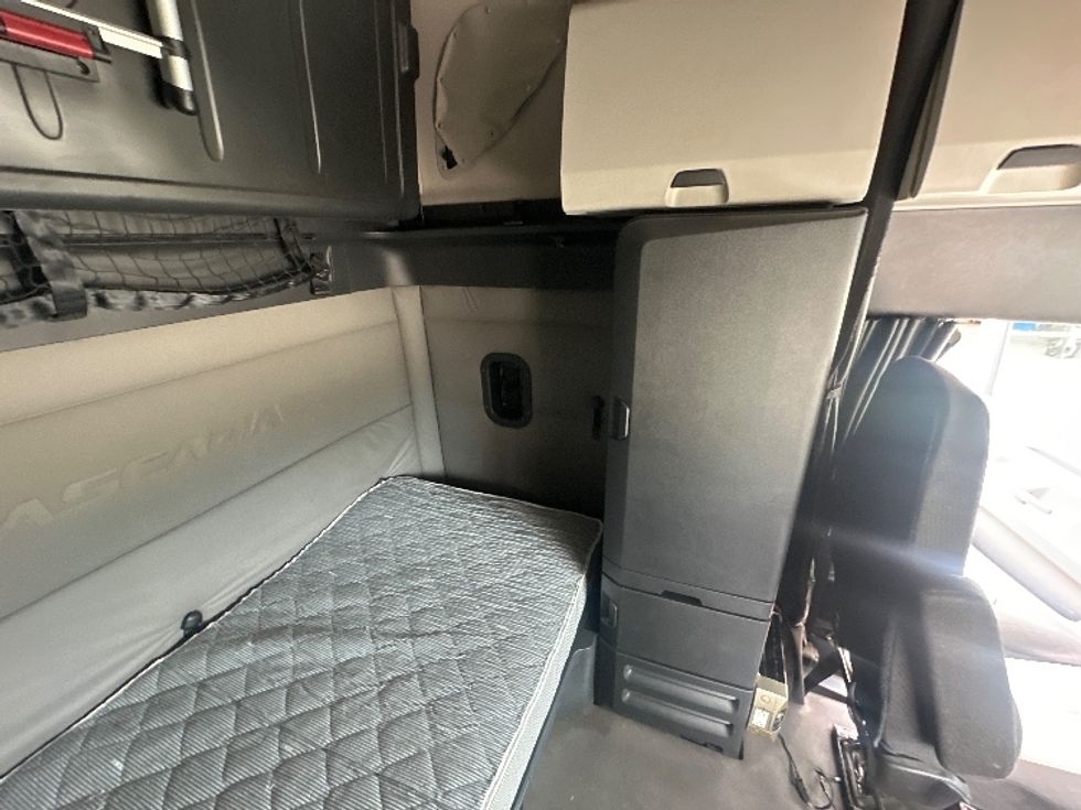 Sleeper Tractor-Heavy Duty Tractors-Freightliner-2020-T12664ST-Milwaukee-WI-582,362\n\t\tmiles-$ 54,250 - Image 18