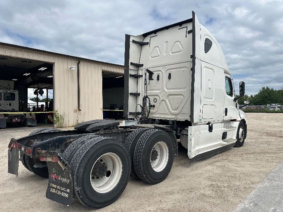 Sleeper Tractor-Heavy Duty Tractors-Freightliner-2020-T12664ST-Milwaukee-WI-582,362\n\t\tmiles-$ 54,250 - Image 7