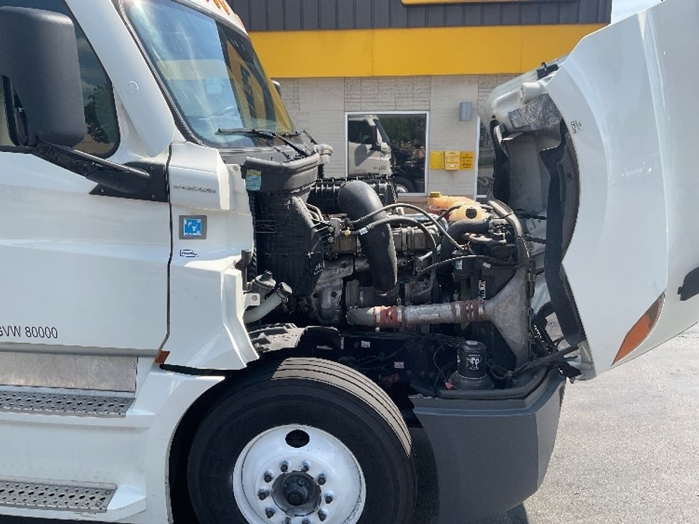 Sleeper Tractor-Heavy Duty Tractors-Freightliner-2020-T12664ST-Milwaukee-WI-586,122\n\t\tmiles-$ 53,750 - Image 20