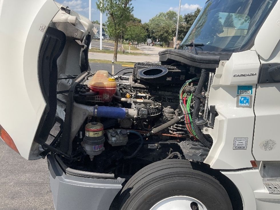 Sleeper Tractor-Heavy Duty Tractors-Freightliner-2020-T12664ST-Milwaukee-WI-586,122\n\t\tmiles-$ 53,750 - Image 21