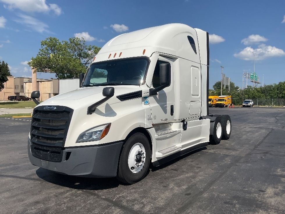 Sleeper Tractor-Heavy Duty Tractors-Freightliner-2020-T12664ST-Milwaukee-WI-586,122\n\t\tmiles-$ 53,750 - Image 3
