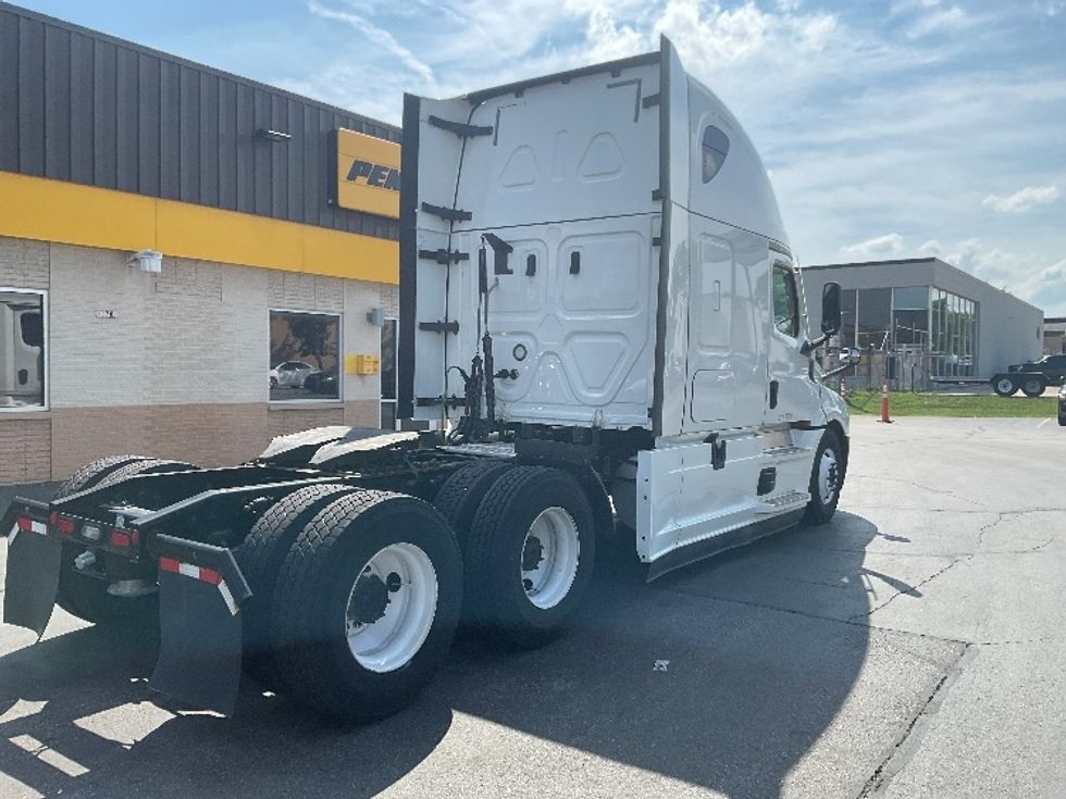 Sleeper Tractor-Heavy Duty Tractors-Freightliner-2020-T12664ST-Milwaukee-WI-586,122\n\t\tmiles-$ 53,750 - Image 7