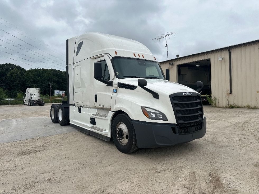 Sleeper Tractor-Heavy Duty Tractors-Freightliner-2020-T12664ST-Milwaukee-WI-586,565\n\t\tmiles-$ 53,750 - Image 1