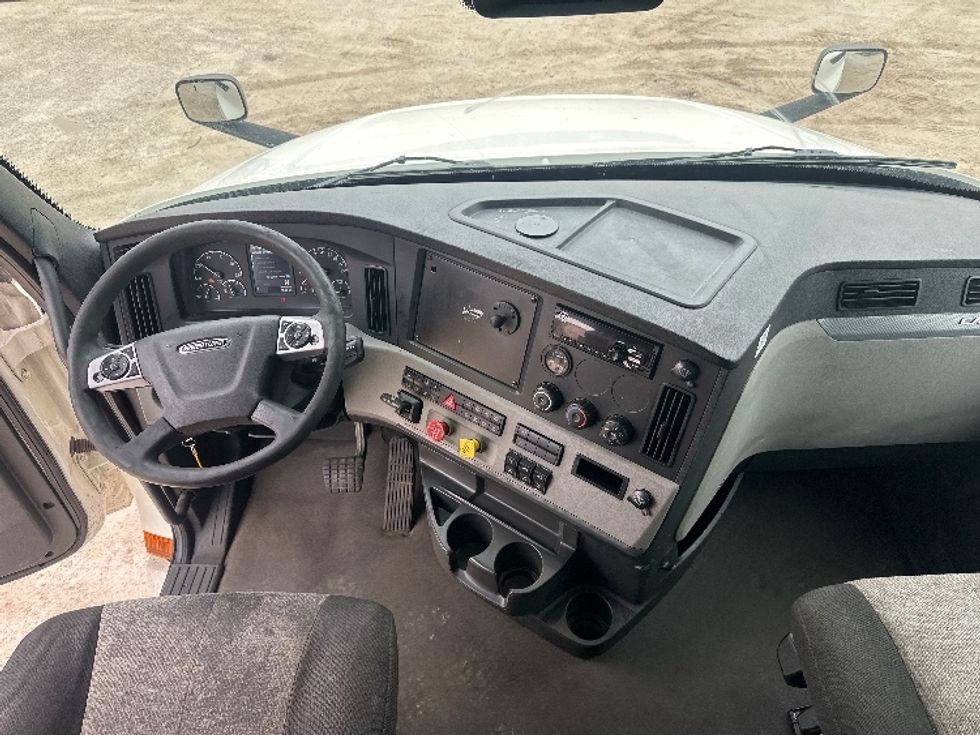 Sleeper Tractor-Heavy Duty Tractors-Freightliner-2020-T12664ST-Milwaukee-WI-586,565\n\t\tmiles-$ 53,750 - Image 12