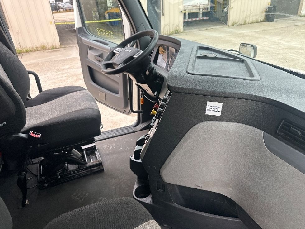 Sleeper Tractor-Heavy Duty Tractors-Freightliner-2020-T12664ST-Milwaukee-WI-586,565\n\t\tmiles-$ 53,750 - Image 15