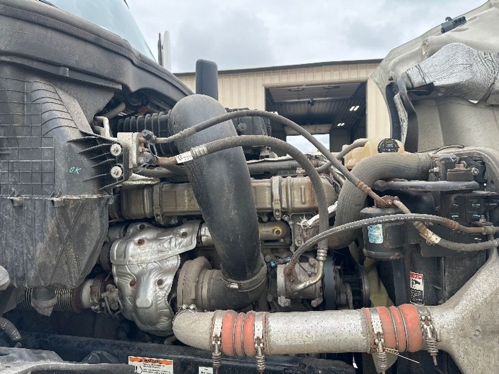 Sleeper Tractor-Heavy Duty Tractors-Freightliner-2020-T12664ST-Milwaukee-WI-586,565\n\t\tmiles-$ 53,750 - Image 20