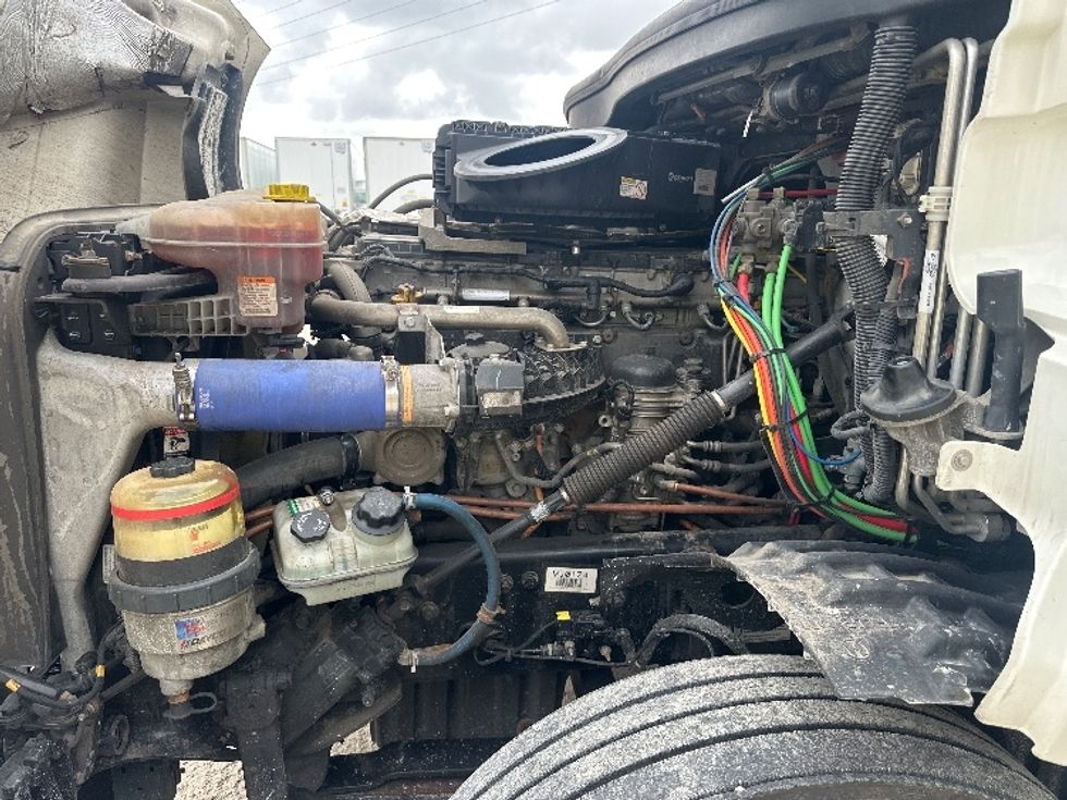 Sleeper Tractor-Heavy Duty Tractors-Freightliner-2020-T12664ST-Milwaukee-WI-586,565\n\t\tmiles-$ 53,750 - Image 21