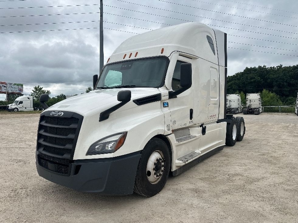 Sleeper Tractor-Heavy Duty Tractors-Freightliner-2020-T12664ST-Milwaukee-WI-586,565\n\t\tmiles-$ 53,750 - Image 3
