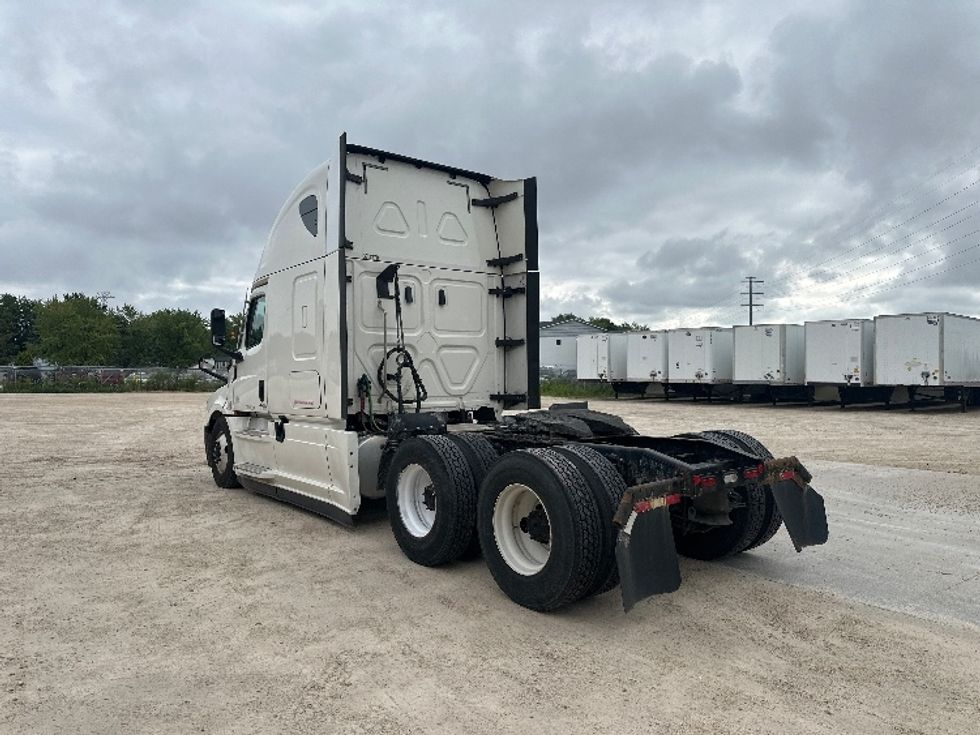 Sleeper Tractor-Heavy Duty Tractors-Freightliner-2020-T12664ST-Milwaukee-WI-586,565\n\t\tmiles-$ 53,750 - Image 5