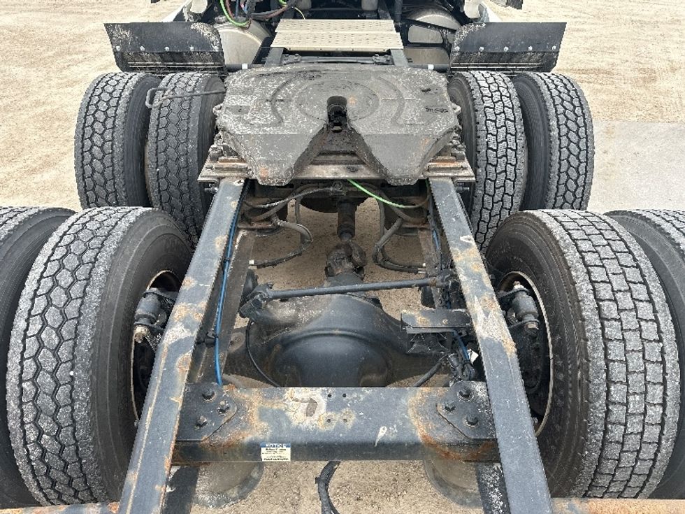 Sleeper Tractor-Heavy Duty Tractors-Freightliner-2020-T12664ST-Milwaukee-WI-586,565\n\t\tmiles-$ 53,750 - Image 6