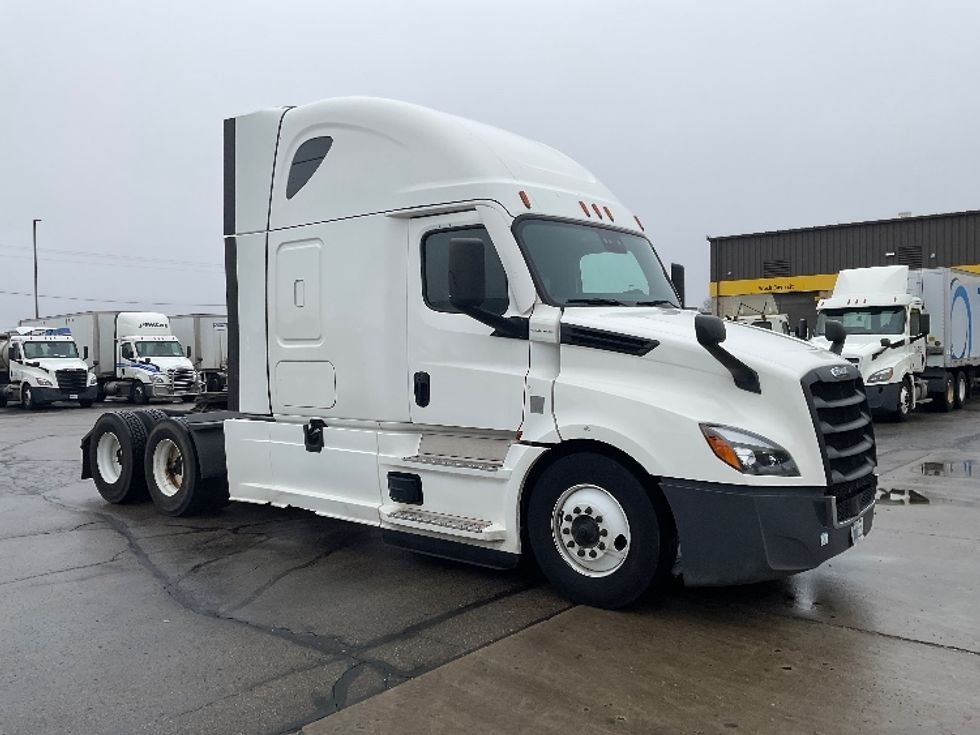 Sleeper Tractor-Heavy Duty Tractors-Freightliner-2020-T12664ST-Milwaukee-WI-646,865\n\t\tmiles-$ 45,000 - Image 1