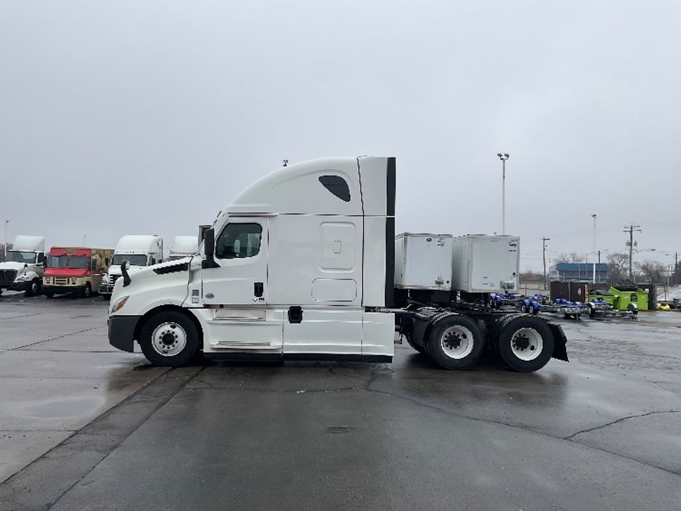 Sleeper Tractor-Heavy Duty Tractors-Freightliner-2020-T12664ST-Milwaukee-WI-646,865\n\t\tmiles-$ 45,000 - Image 4