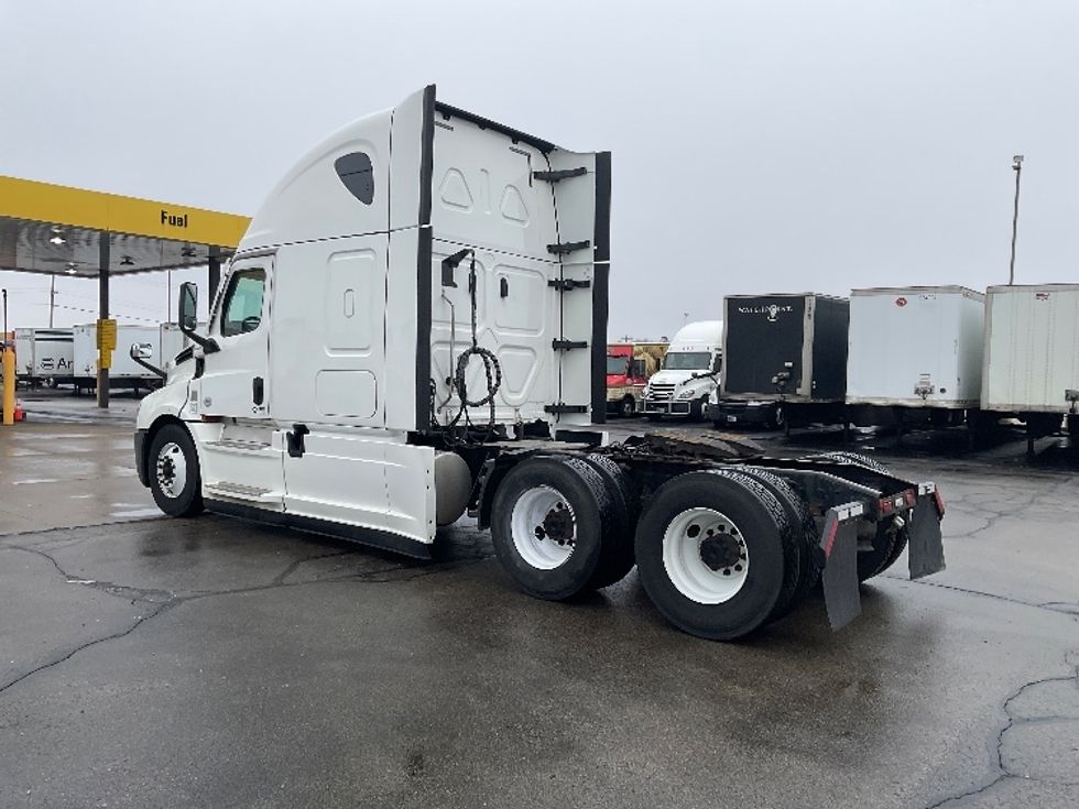Sleeper Tractor-Heavy Duty Tractors-Freightliner-2020-T12664ST-Milwaukee-WI-646,865\n\t\tmiles-$ 45,000 - Image 5