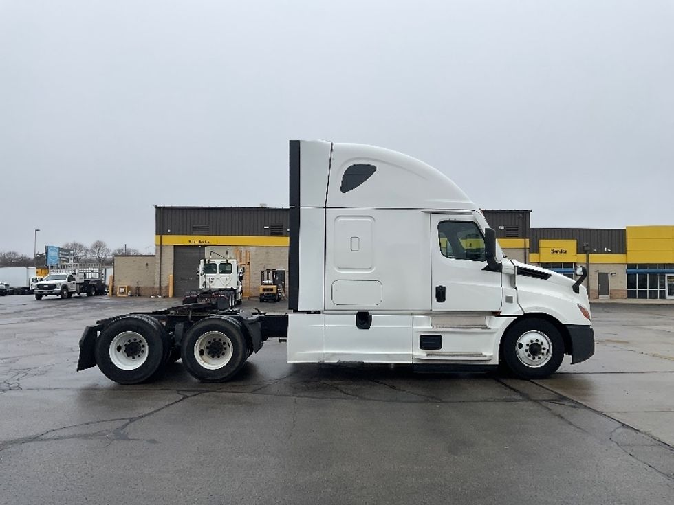 Sleeper Tractor-Heavy Duty Tractors-Freightliner-2020-T12664ST-Milwaukee-WI-646,865\n\t\tmiles-$ 45,000 - Image 8