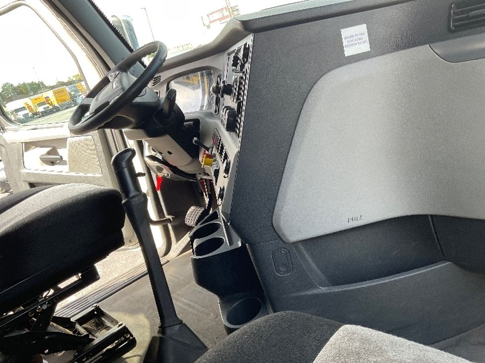 Sleeper Tractor-Heavy Duty Tractors-Freightliner-2020-T12664ST-Milwaukee-WI-680,631\n\t\tmiles-$ 44,000 - Image 15