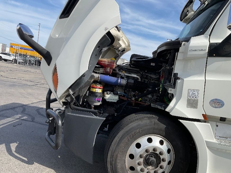 Sleeper Tractor-Heavy Duty Tractors-Freightliner-2020-T12664ST-Milwaukee-WI-680,631\n\t\tmiles-$ 44,000 - Image 21