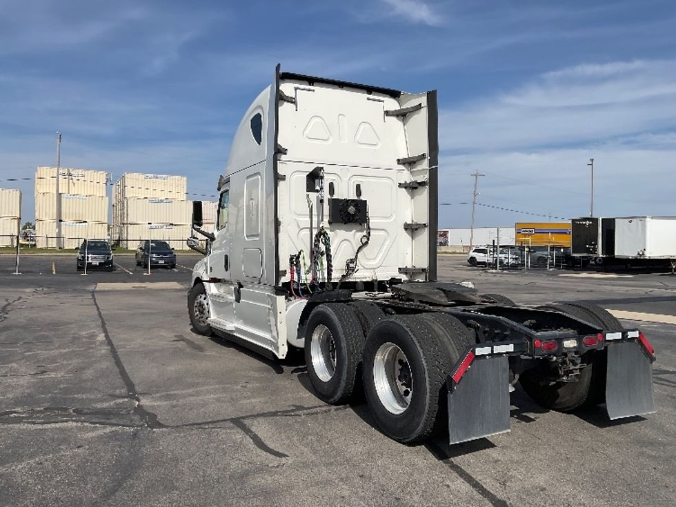 Sleeper Tractor-Heavy Duty Tractors-Freightliner-2020-T12664ST-Milwaukee-WI-680,631\n\t\tmiles-$ 44,000 - Image 5