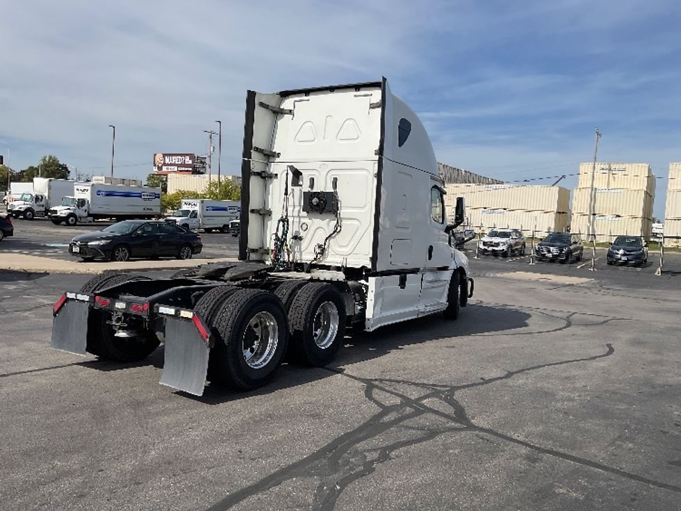 Sleeper Tractor-Heavy Duty Tractors-Freightliner-2020-T12664ST-Milwaukee-WI-680,631\n\t\tmiles-$ 44,000 - Image 7