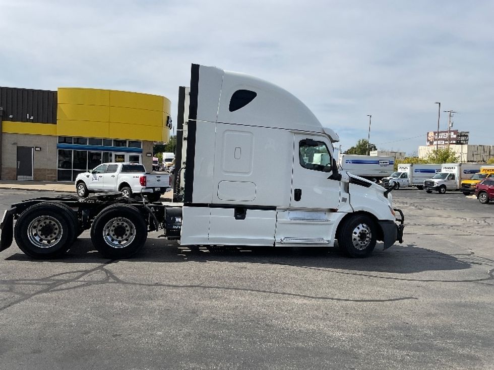 Sleeper Tractor-Heavy Duty Tractors-Freightliner-2020-T12664ST-Milwaukee-WI-680,631\n\t\tmiles-$ 44,000 - Image 8