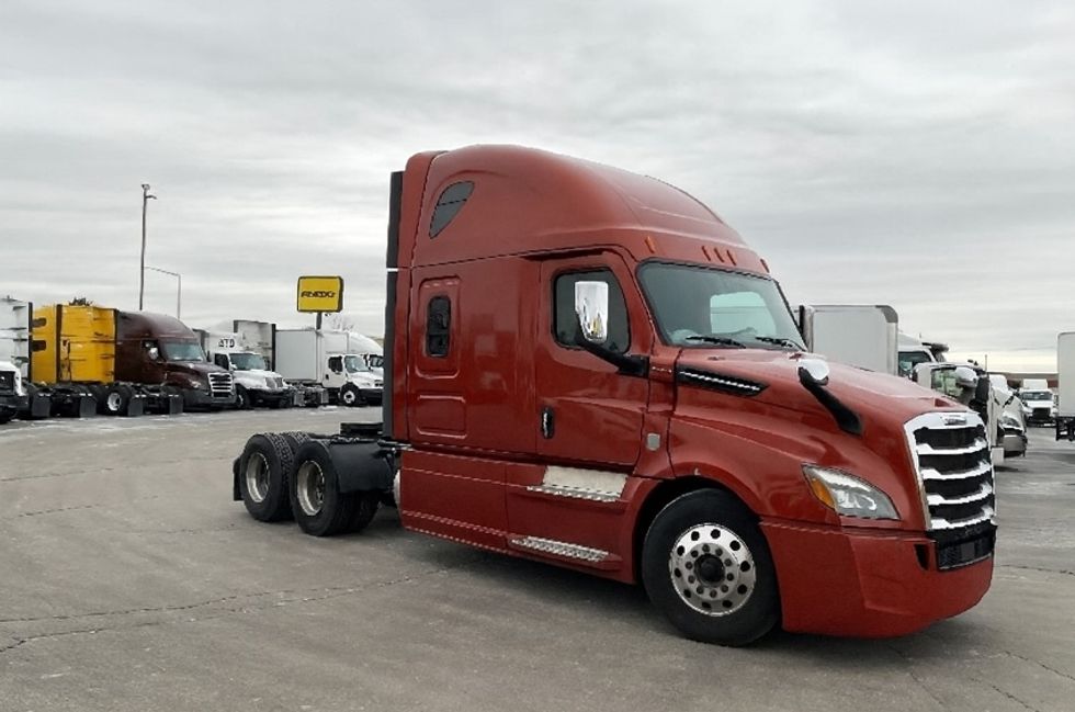 Sleeper Tractor-Heavy Duty Tractors-Freightliner-2020-T12664ST-Milwaukee-WI-725,260\n\t\tmiles-$ 37,250 - Image 1