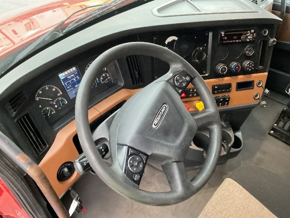 Sleeper Tractor-Heavy Duty Tractors-Freightliner-2020-T12664ST-Milwaukee-WI-725,260\n\t\tmiles-$ 37,250 - Image 10
