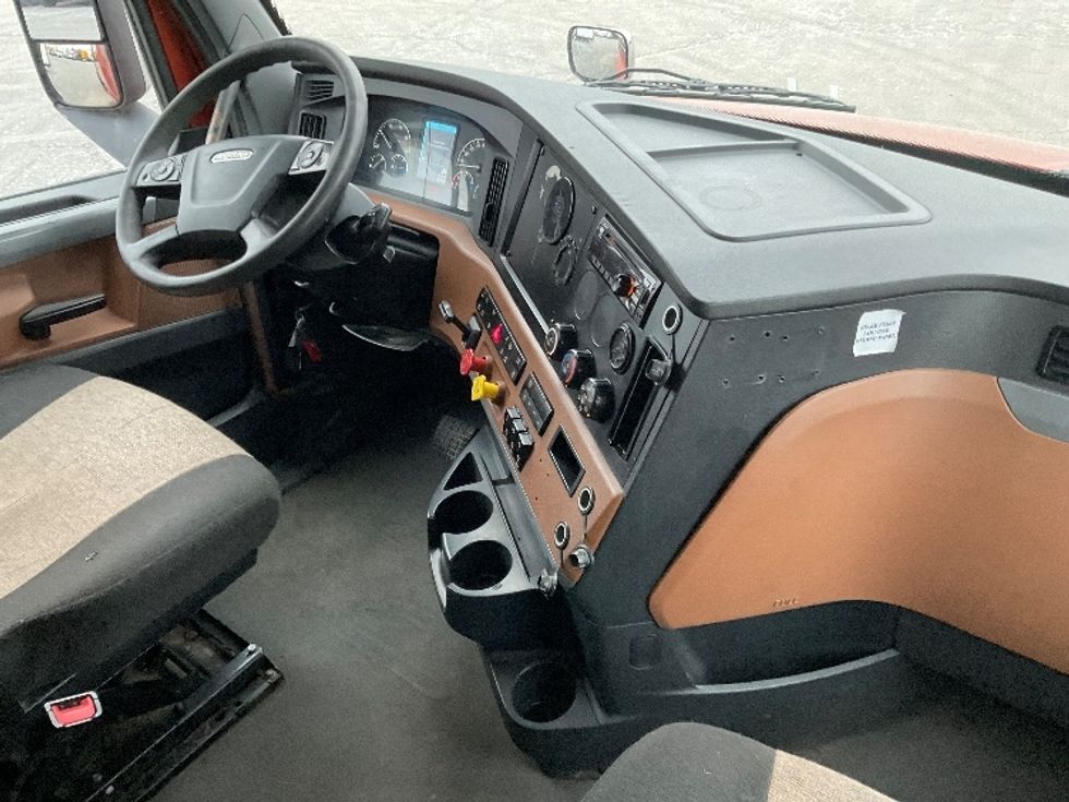 Sleeper Tractor-Heavy Duty Tractors-Freightliner-2020-T12664ST-Milwaukee-WI-725,260\n\t\tmiles-$ 37,250 - Image 15