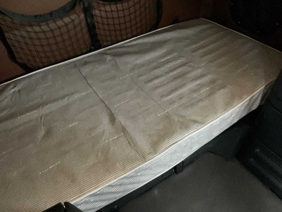 Sleeper Tractor-Heavy Duty Tractors-Freightliner-2020-T12664ST-Milwaukee-WI-725,260\n\t\tmiles-$ 37,250 - Image 17