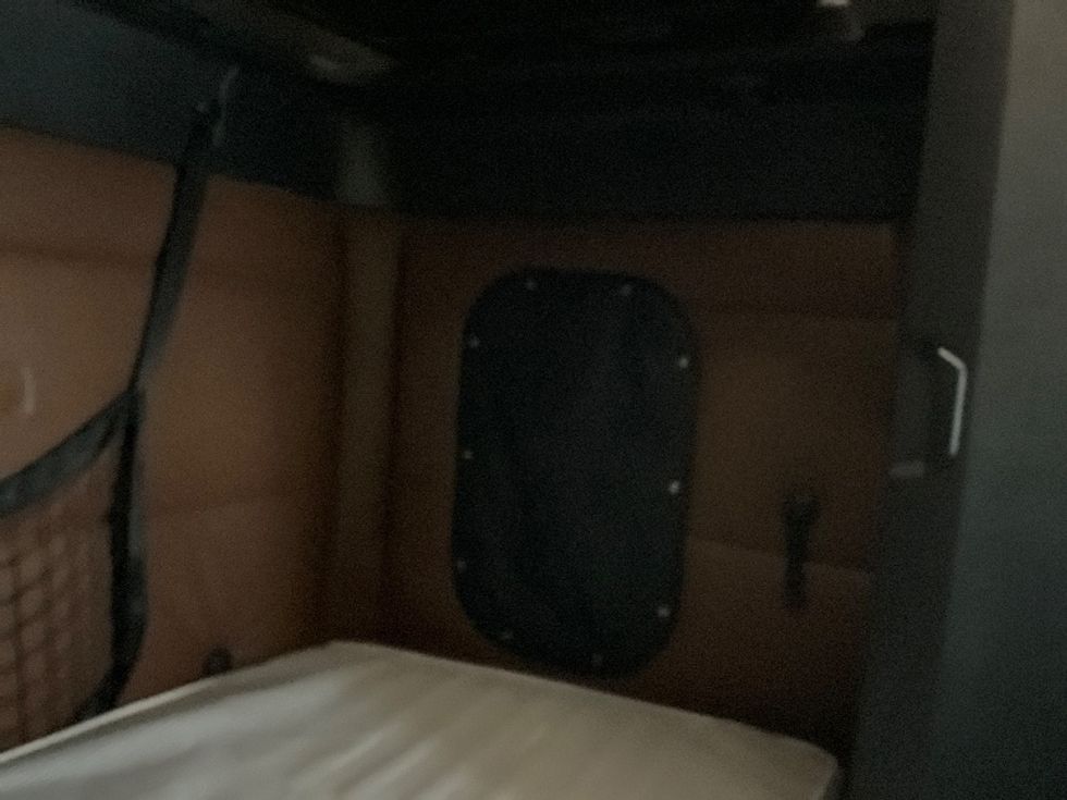 Sleeper Tractor-Heavy Duty Tractors-Freightliner-2020-T12664ST-Milwaukee-WI-725,260\n\t\tmiles-$ 37,250 - Image 18