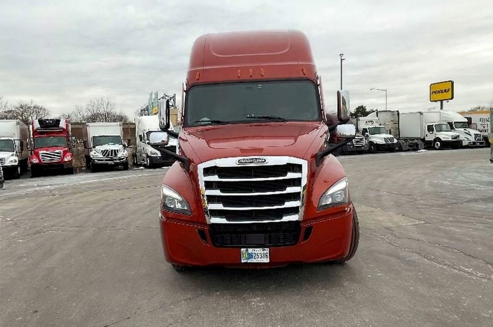 Sleeper Tractor-Heavy Duty Tractors-Freightliner-2020-T12664ST-Milwaukee-WI-725,260\n\t\tmiles-$ 37,250 - Image 2