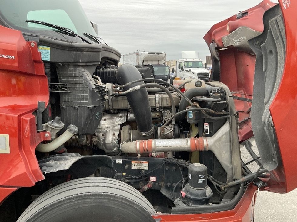 Sleeper Tractor-Heavy Duty Tractors-Freightliner-2020-T12664ST-Milwaukee-WI-725,260\n\t\tmiles-$ 37,250 - Image 20